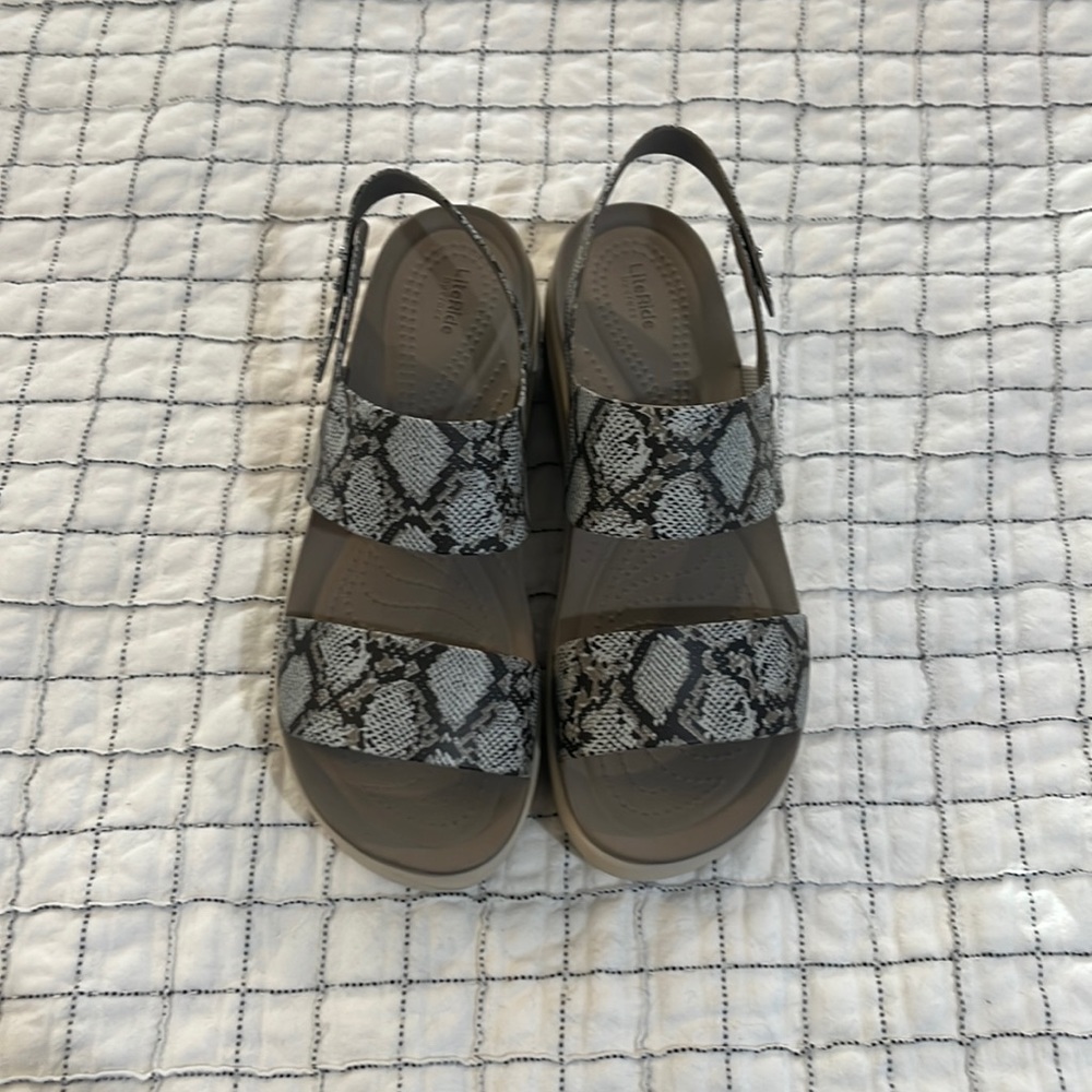 Crocs size 9